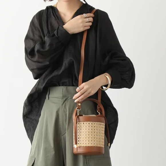 New! Andrea Cardone Rattan Leather Bucket Bag - Picture 5 of 9